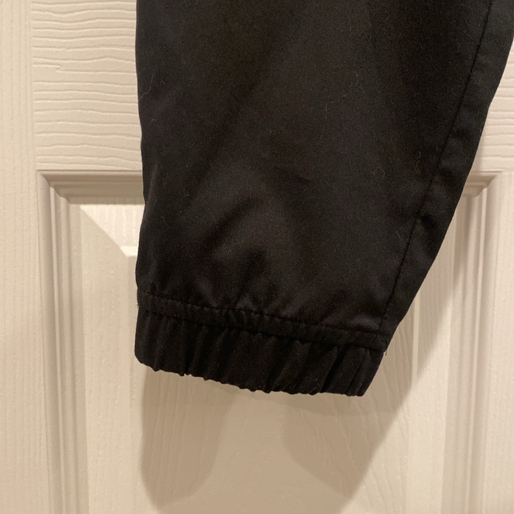 UA Scrubs Black V-Neck Top - Picture 7 of 12